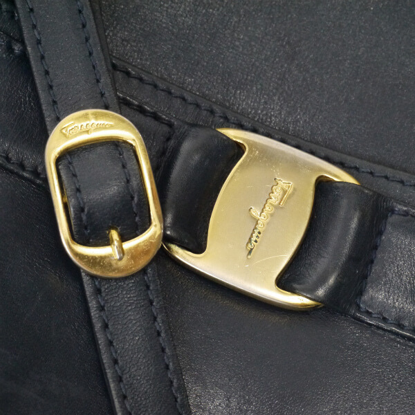 Ferragamo Varaリボン スクエアミニショルダー(濃紺) - 画像 (3)