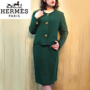 HERMES マンテル留具スカートスーツ(緑）