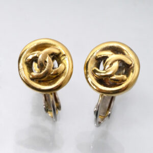 OLD CHANEL　ラウンドカットアウトココマークイヤリング（ゴールド）