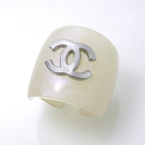 OLD CHANEL　ココマーク プラスティックリング（パールホワイト）